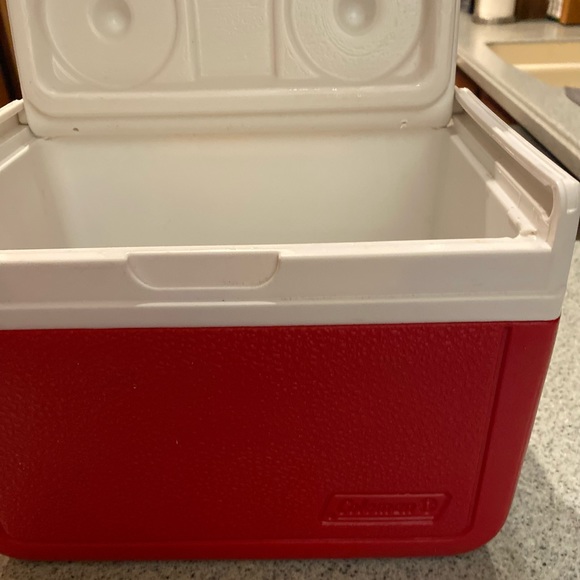Red Coleman Flip Lid Personal Mini Cooler 5205 5QT Lunch Box - Picture 7 of 11